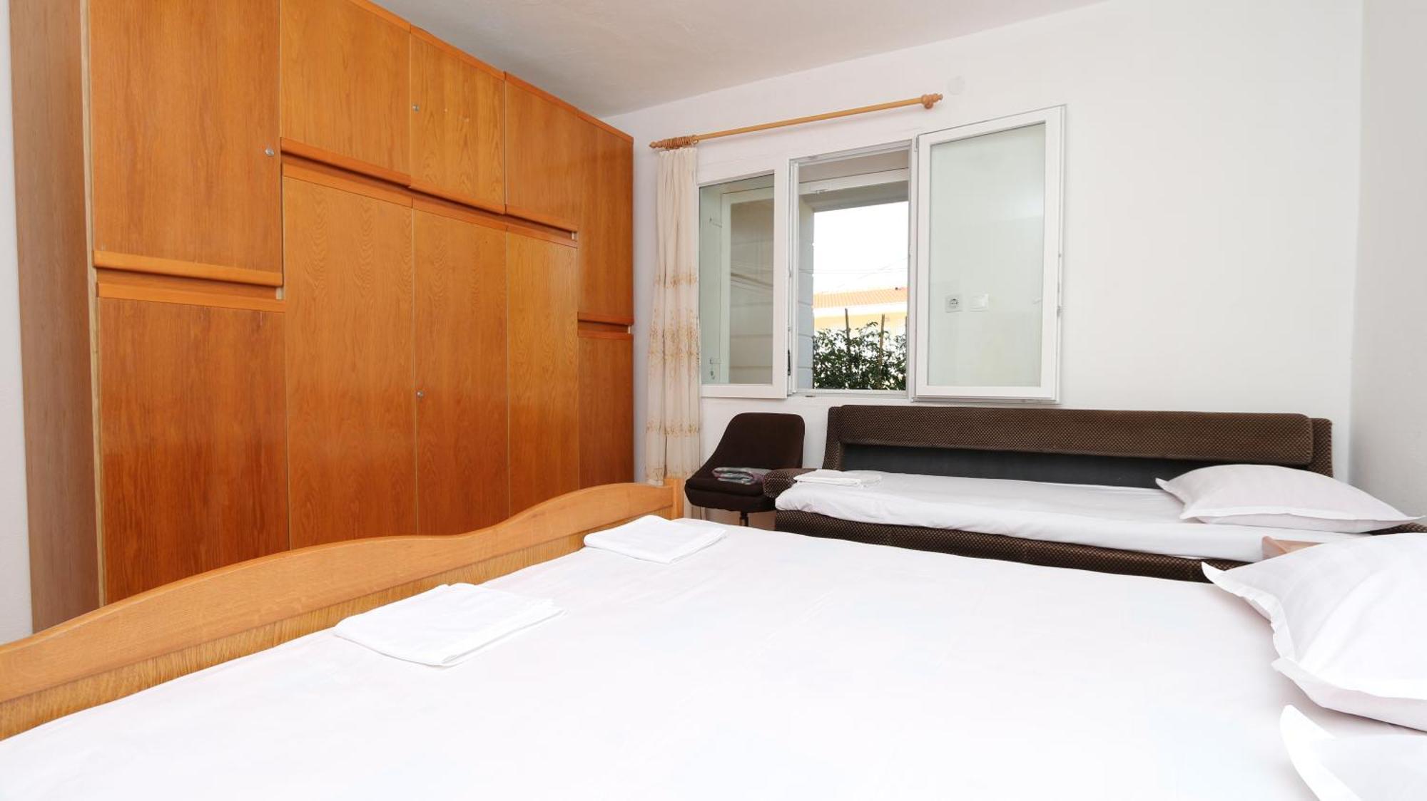 Dinka Guesthouse มาคาร์สกา ภายนอก รูปภาพ