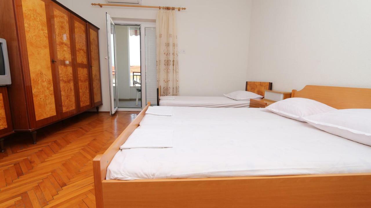 Dinka Guesthouse มาคาร์สกา ภายนอก รูปภาพ
