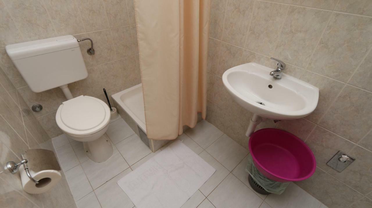Dinka Guesthouse มาคาร์สกา ภายนอก รูปภาพ